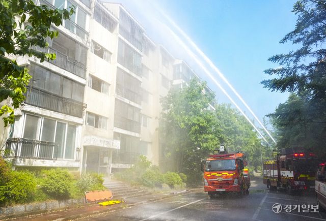 14일 수원특례시 권선구 현대아파트 재개발 단지에서 열린 '2026 재난대응 안전한국훈련'에서