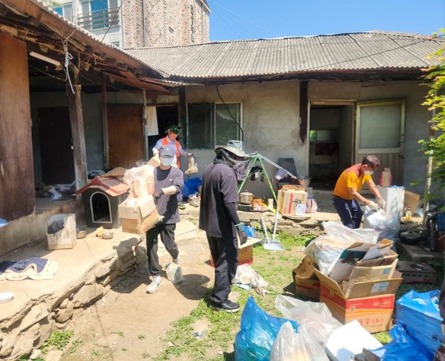 남양주시 수동면이 취약계층 맞춤형 집수리를 지원했다. 남양주시 제공