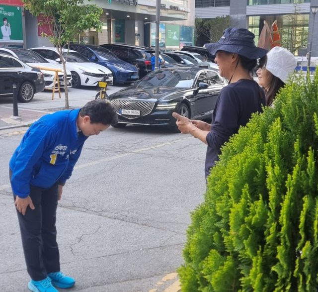 (포털) 민주당 김종천 과천시장 후보, 스승의 날 맞아 교권 회복 의지 강조 “