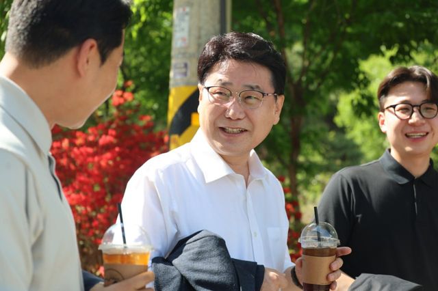 더불어민주당 김원기 의정부시장 후보. 김원기 후보 선거사무소 제공