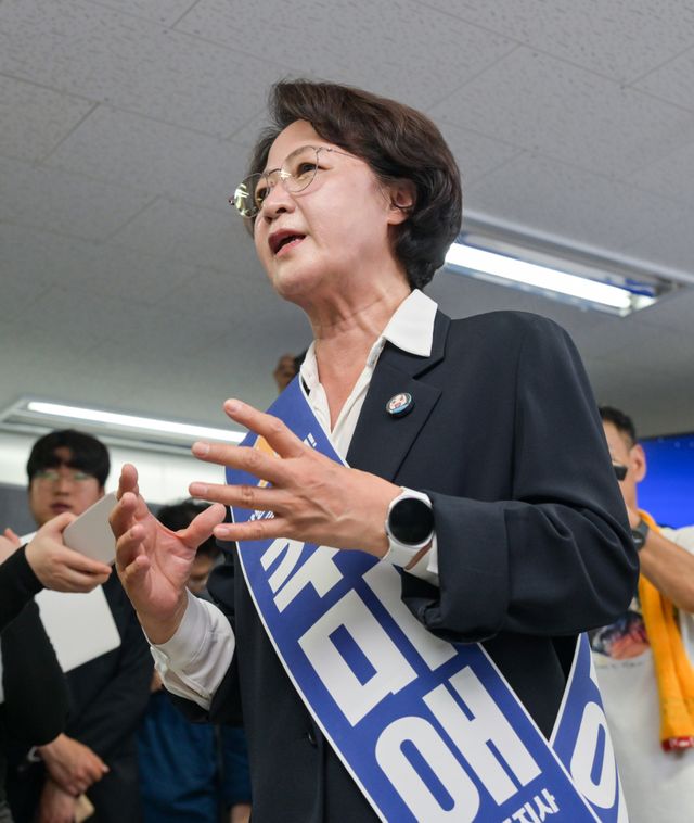 17일 더불어민주당 추미애 경기도지사 후보가 수원특례시 팔달구 마라톤빌딩에서 열린 ‘선거대책위원회 출범식’에서 비전발표를 하고 있다. 윤원규기자