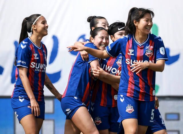 수원FC 위민은 20일 오후 7시 수원종합운동장에서 북한 내고향축구단과 2025-2026 AWCL 준결승전을 치른다. 수원FC 제공