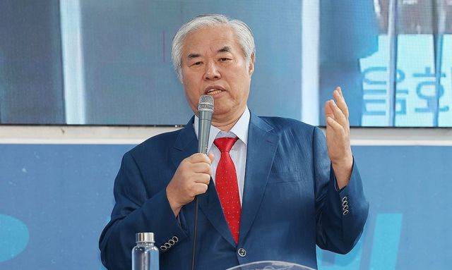 사랑제일교회 전광훈 목사가 11일 서울 성북구 사랑제일교회에서 열린 기자회견에서 발언하고 있다. 연합뉴스