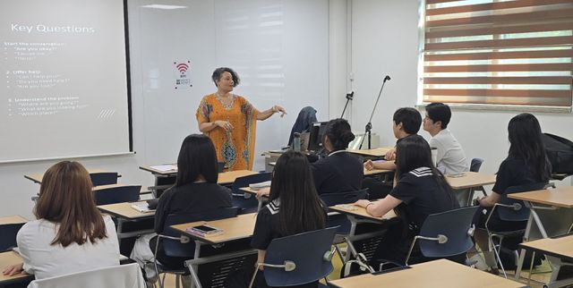 이천 효양고가 국방어학원과 연계한 ‘글로벌 언어 회화교실’을 운영한다. 효양고 제공
