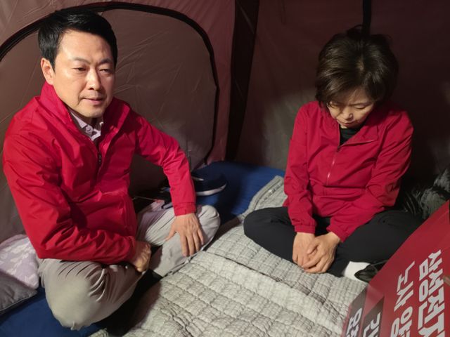 21일 장동혁 국민의힘 대표가 단식 4일차에 접어든 양향자 국민의힘 경기도지사 후보를 찾아 건강 상태를 살피고 있다. 이진기자
