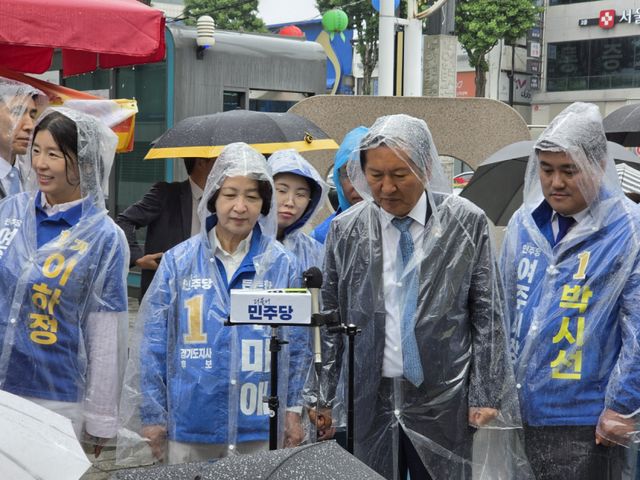 더불어민주당 정청래 대표와 추미애 경기도지사 후보, 박시선 여주시장 후보가 20일 여주한글시장을 찾았다. 오민주 기자