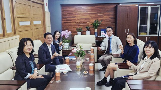시는 지난 19일 다산별빛초등학교에서 학교 앞 교통안전 캠페인과 세대통합 파크골프 활성화 방안 등을 논의하는 차담회를 열었다. 남양주시 제공