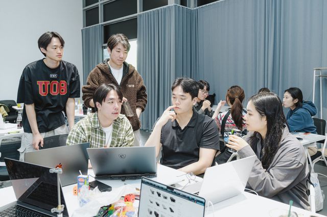 아트×테크 창작랩에서 진행된 업스케일링 성남 커뮤니티 활동 모습. 성남문화재단 제공
