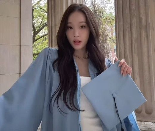 올데이프로젝트 애니가 컬럼비아대학교를 졸업했다. 애니 인스타그램 캡처