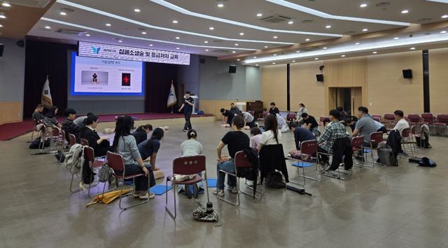 심폐소생술 및 응급처치 교육 모습. 과천시 제공