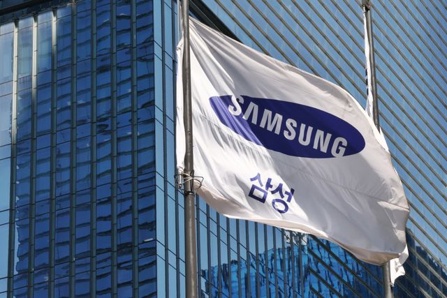 삼성전자 노사가 도출한 임금협상 잠정 합의안의 찬반투표가 22일 시작된다. 이번 잠정 합의안이 노조 투표에서 통과되면 최종적으로 법적 효력을 갖게 된다. 삼성전자 노조는 이날 오후 2시부터 27일 오전 10시까지 약 엿새간 잠정 합의안에 대한 찬반투표를 실시한다. 투표 대상은 전날(21일) 오후 2시 명부 기준으로 노조에 속한 조합원이다. 사진은 이날 서울 삼성전자 서초사옥 모습. 연합뉴스