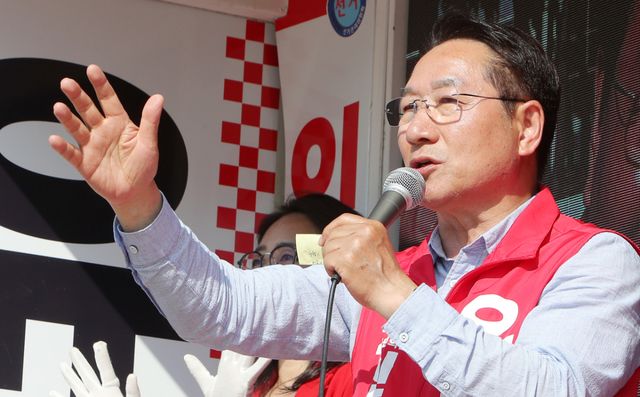 23일 국민의힘 유정복 인천시장 후보가 남동구 논현동 해오름광장 일대를 찾아 지지를 호소했다. 정복캠프