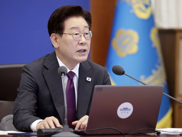 이재명 대통령이 지난 21일 청와대에서 열린 수석보좌관회의에서 발언하는 모습. 연합뉴스
