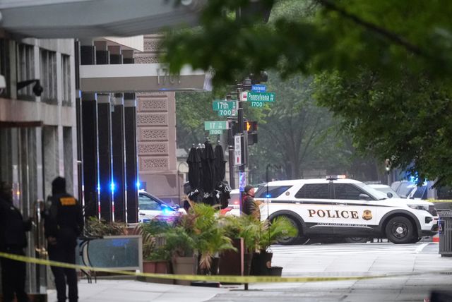 5월 23일(현시시간) 미국 워싱턴 DC 백악관 인근에 출동한 긴급 차량과 경찰 차량들. AFP=연합뉴스