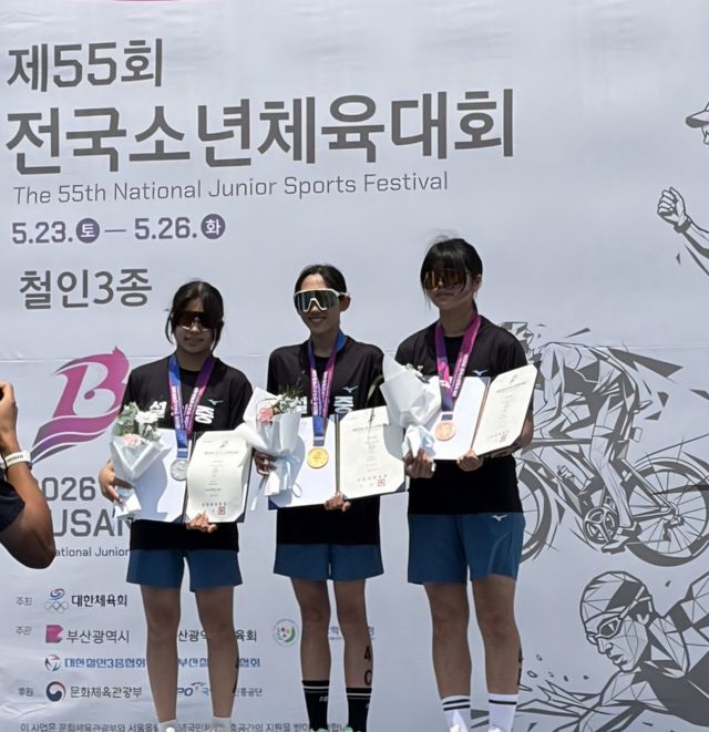 24일 열린 제55회 전국소년체육대회 철인3종 단체전서 우승을 차지한 가평 설악중. 경기도체육회 제공