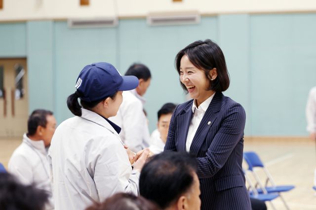 더불어민주당 김수연 시흥시의원 후보가 “더 가까이 듣고, 더 가까이 뛰겠다”는 각오를 내세우며 재선 도전에 나섰다. 김수연 후보 사무실 제공