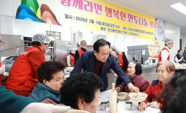 이권재 후보가 장애인행사에서 봉사하는 모습. 이권재 후보사무소 제공