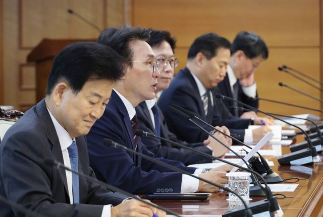 김민석 국무총리가 27일 오전 서울 종로구 정부서울청사에서 열린 대한민국 2045전략수립위원회 전체회의에서 발언하고 있다. 연합뉴스