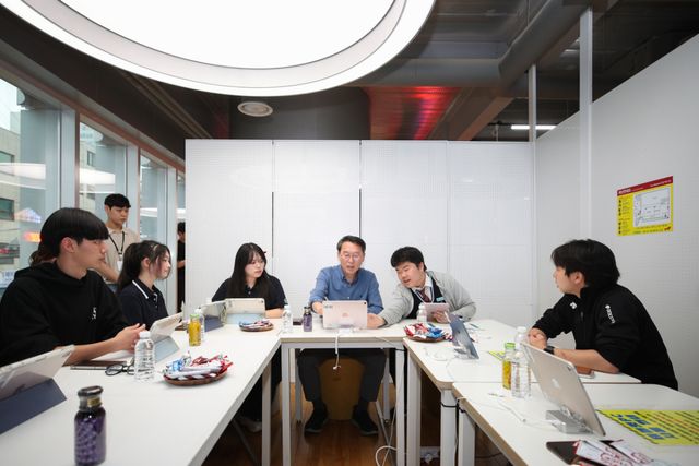남양주시는 27일 펀그라운드 진접에서 청소년 유스패트롤단과 지역사회 안전 정책 제안을 공유하는 소통 간담회를 개최했다. 남양주시 제공