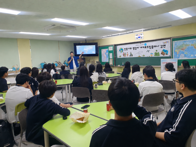 안산 고잔고가 ‘세계여행 제안서’ 프로젝트를 통해 학생들에게 더 넓은 세계와 마주할 수 있는 기회를 제공한다. 고잔고 제공