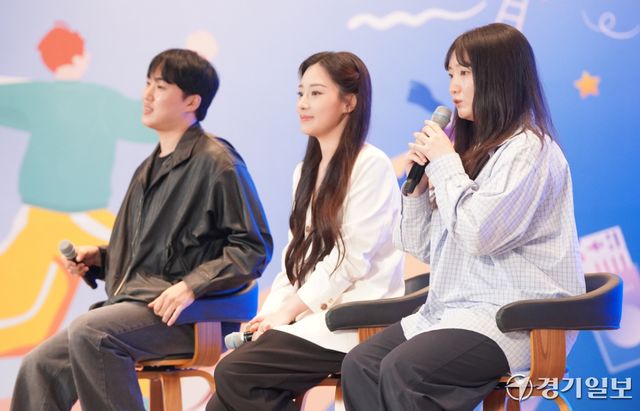 28일 오후 경기도경제과학진흥원에서 열린 '2026 경청스타즈 4기 발대식'에서 3기 학생들이 4기로 선발된 학생들에게 조언을 해주고 있다. 홍기웅기자