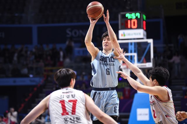 고양 소노의 에이스 이정현(가운데). KBL 제공