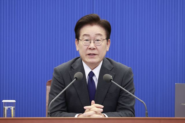이재명 대통령이 30일 청와대에서 열린 수석보좌관회의에서 발언하고 있다. 연합뉴스