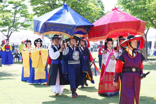 제23회 의왕단오축제에서 정조대왕 능행차 퍼포먼스가 개최됐다. 의왕시 제공