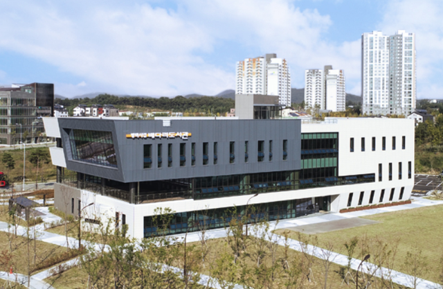 평택시 배다리도서관 전경. 평택시 제공