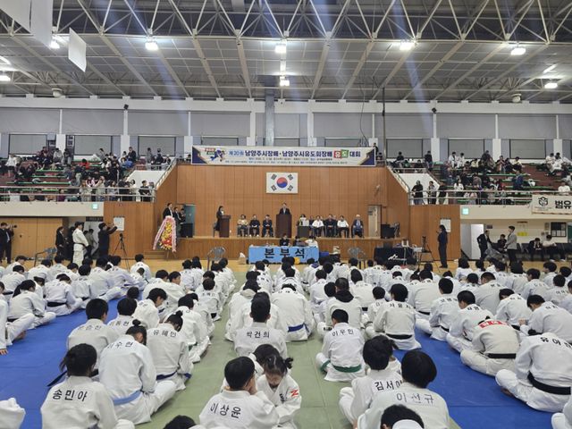 남양주시가 3일 금곡실내체육관에서 제20회 남양주시장배·남양주시유도회장배 유도대회를 개최했다. 남양주시 제공