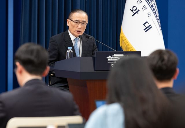 위성락 국가안보실장이 지난달 16일 청와대 기자회견장에서 이재명 대통령의 해오 순방 일정을 설명하고 있다. 연합뉴스
