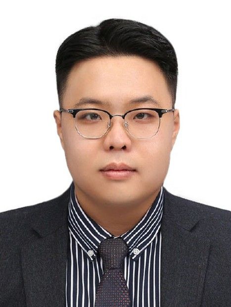 윤동현기자