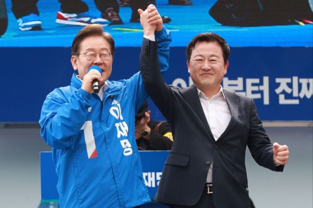김용남 후보(오른쪽). 김용남 후보 선거사무소 제공