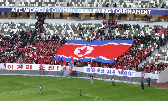 북한 축구 응원단. 연합뉴스