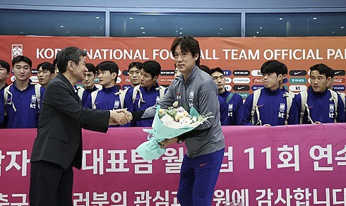 정몽규 회장(왼쪽)과 홍명보 감독. 연합뉴스