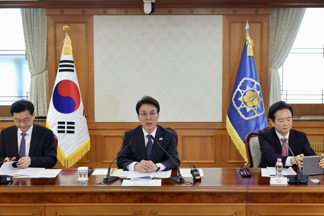 지난 4월 17일 김민석 국무총리가 정부서울청사에서 열린 마약류 대응 관계장관회의를 주재하고 있는 모습. 총리실 제공