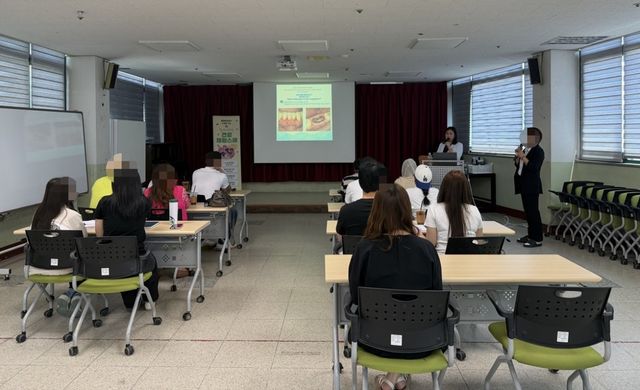 남양주시는 31일 동부보건소가 남양주시외국인복지센터에서 다문화 이주민 가정 보호자 대상 건강체험스쿨을 운영했다고 밝혔다. 남양주시 제공