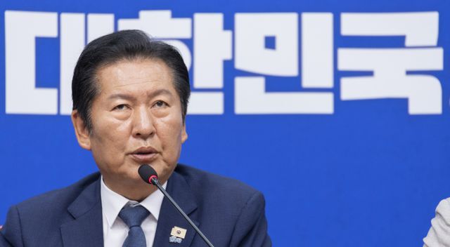 더불어민주당 정청래 대표가 10일 국회에서 지방선거 이후 처음으로 열린 최고위원회의에서 발언하고 있다. 연합뉴스