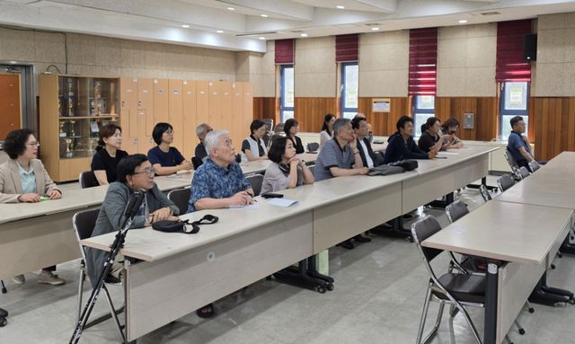원문동 주민자치위원 교육 사진. 과천시 제공