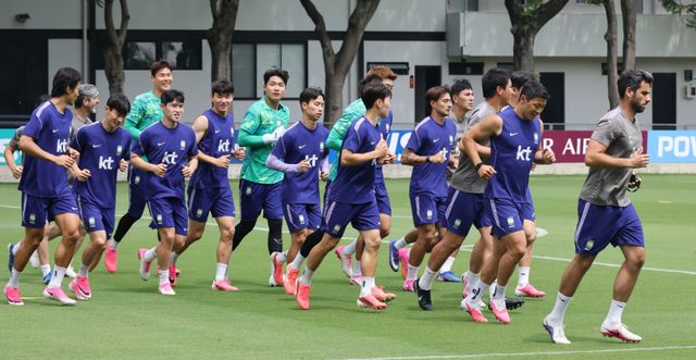 2026 북중미 월드컵 1차전에서 체코에 역전승을 거둔 한국 축구 국가대표팀이 12일(현지시간) 멕시코 과달라하라 인근 사포판의 치바스 베르데 바예에서 훈련하고 있다. 연합뉴스