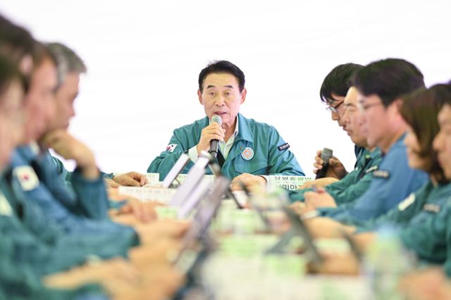 포천시와 소방·경찰·군 등 유관기관 관계자들이 이동면 백운계곡 일대에서 풍수해 상황을 가정한 ‘2026년 재난대응 안전한국훈련’을 실시하고 있다. 포천시 제공
