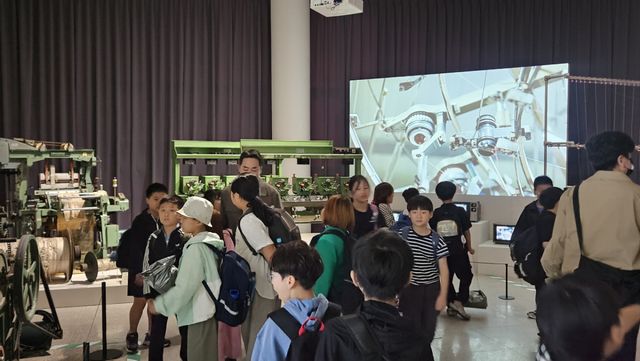안산산업역사박물관 기획전시 ‘실의 여정: 손끝에서 로봇까지’ 현장. 안산시 제공