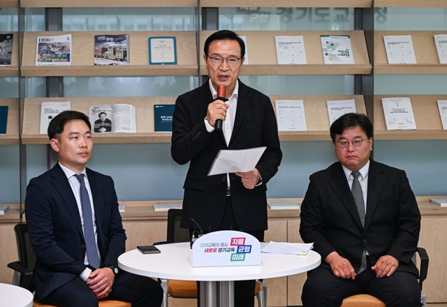 임태희 경기도교육감이 16일 오전 경기도교육청에서 '6·3 선거 관련 의혹 진상규명을 위한 요구' 기자간담회를 열고 중앙선거관리위원회에 선거 소청을 제기하기로 했다고 밝히고 있다. 윤원규기자