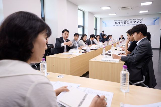 15일 농업기술센터 업무보고 자리에서 한상민 위원이 질의하고 있다. 양주시장직 인수위원회 제공