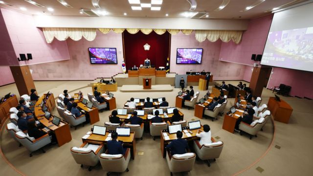안양시의회는 17일 본회의장에서 제311회 임시회 제1차 본회의를 열었다. 안양시의회 제공.