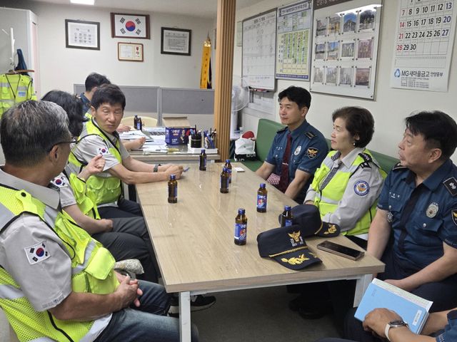 안양만안경찰서는 지역내 자율방범연합대 사무실을 비롯해 각 동별 지대를 순회 방문했다. 안양만안경찰서 제공