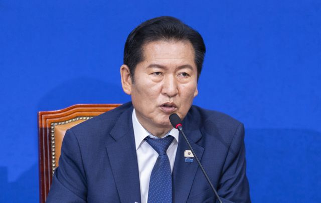 더불어민주당 정청래 대표가 17일 국회에서 열린 최고위원회의에서 발언하고 있다. 연합뉴스
