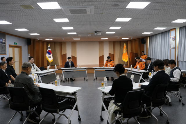 과천소방서가 현업부서 직원을 대상으로 ‘관서장-현업부서 화합·소통 차담회’를 진행했다. 과천소방서 제공