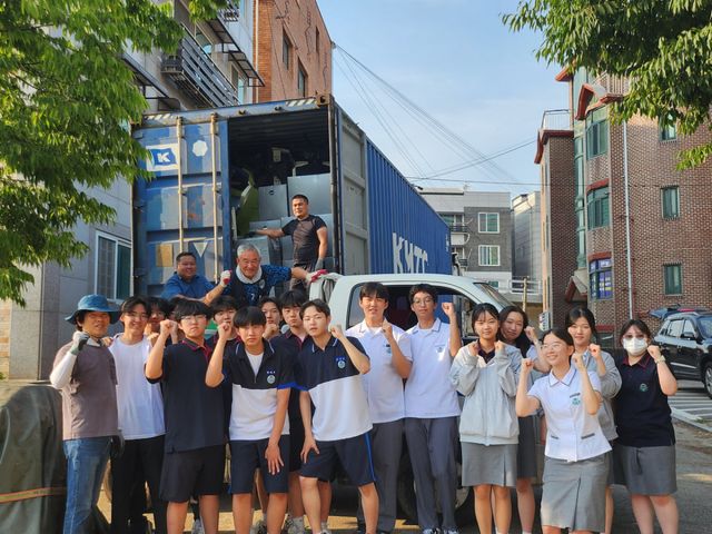 안산동산고 학생들이 해외 학교 개교를 지원하는 봉사활동에 참여했다. 안산동산고 제공