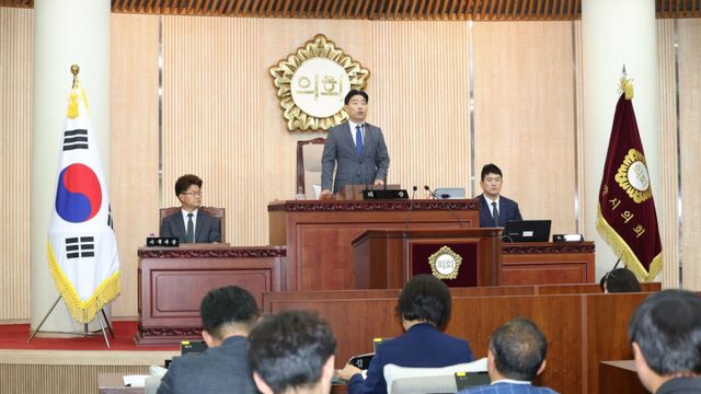 19일 폐회한 제304회 고양시의회 임시회 마지막 날 본회의에서 김운남 의장이 소회를 밝히고 있다. 고양특례시의회 제공
